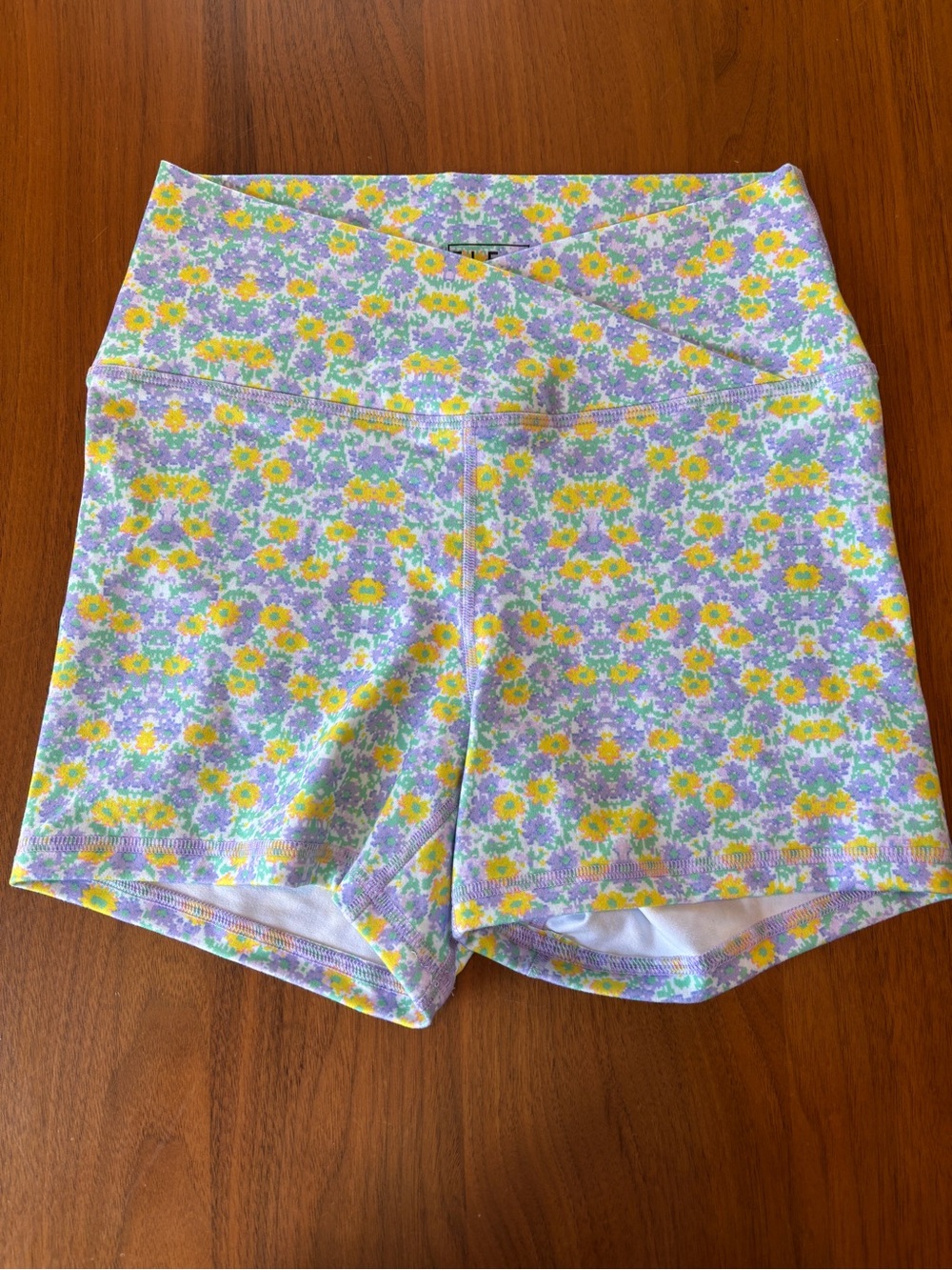 Floral V front crossover short
